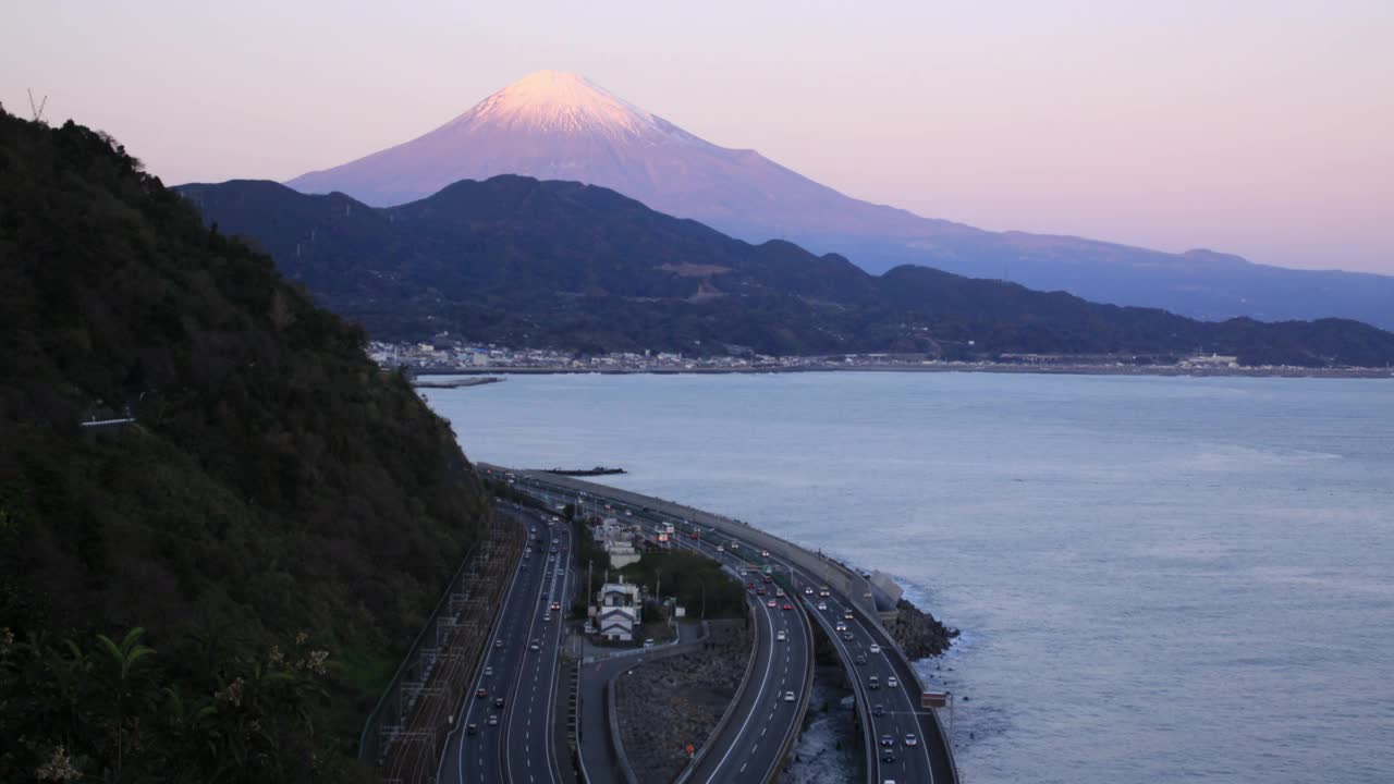 从Satta Pass拍摄的日落富士山的延时视频视频素材