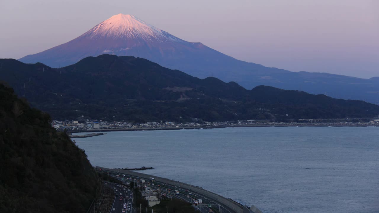 从Satta Pass拍摄的日落富士山的延时视频视频素材