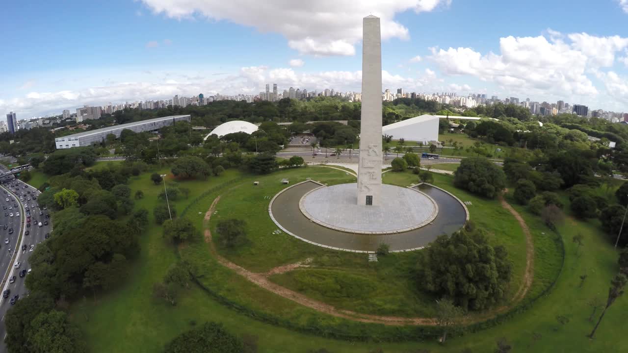 飞过巴西圣保罗São的Ibirapuera公园视频素材