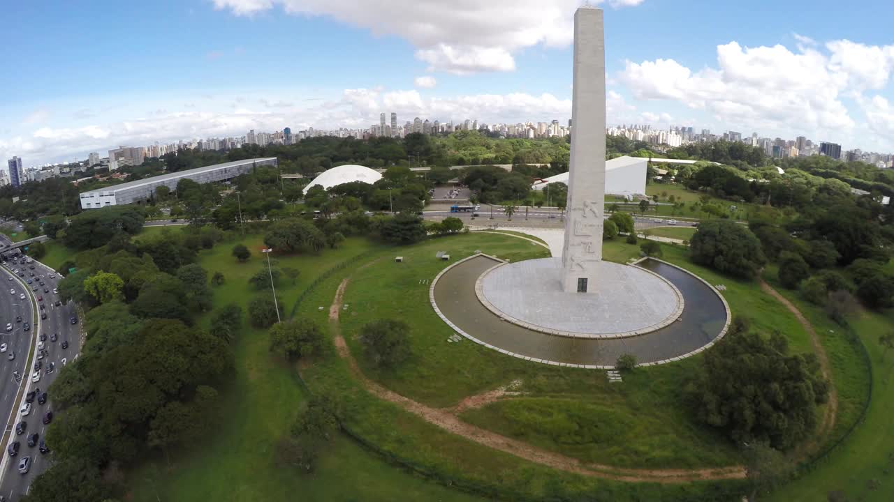 飞过巴西圣保罗São的Ibirapuera公园视频素材