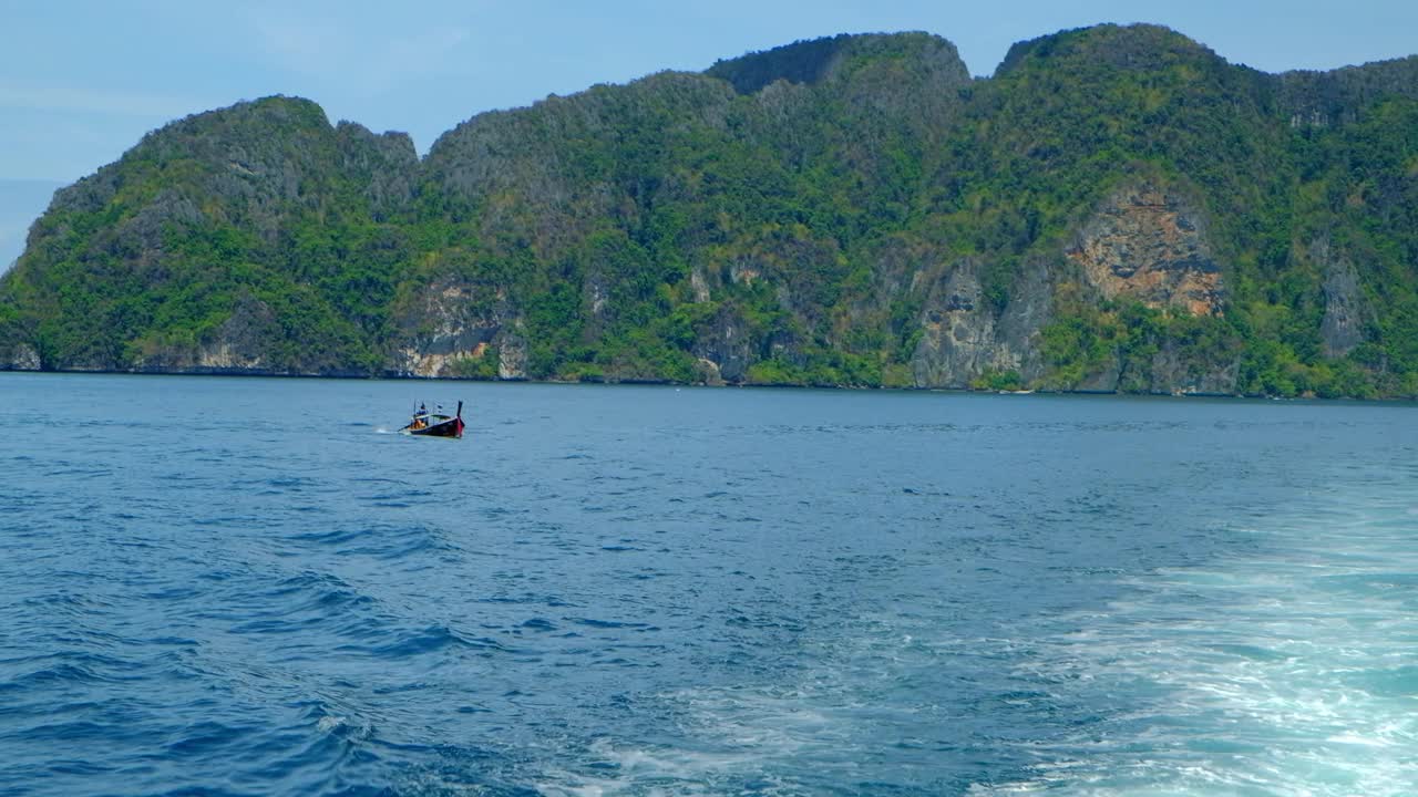 海上旅游运输船上的全景图。视频素材