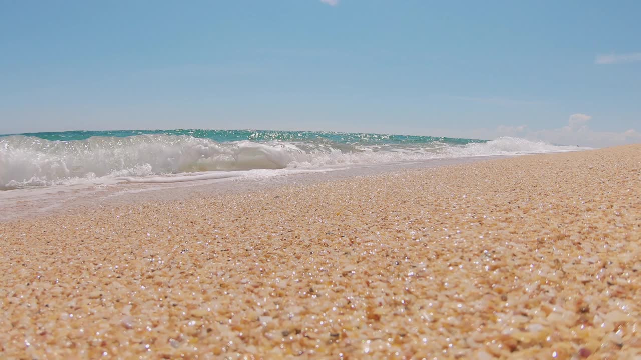 海浪溅起照相机视频素材