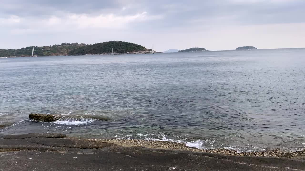 海滩与波浪的特写视频素材