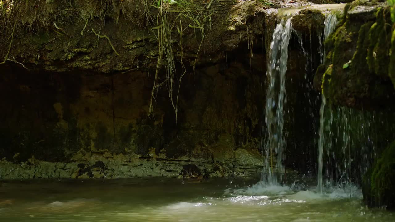 美妙的急流与淡水。视频素材