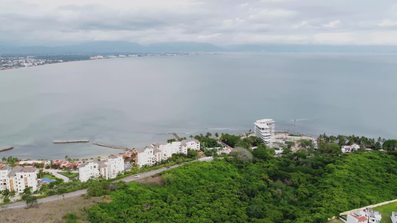 蓬德米塔湾多云和蓝色调。空气中。视频素材