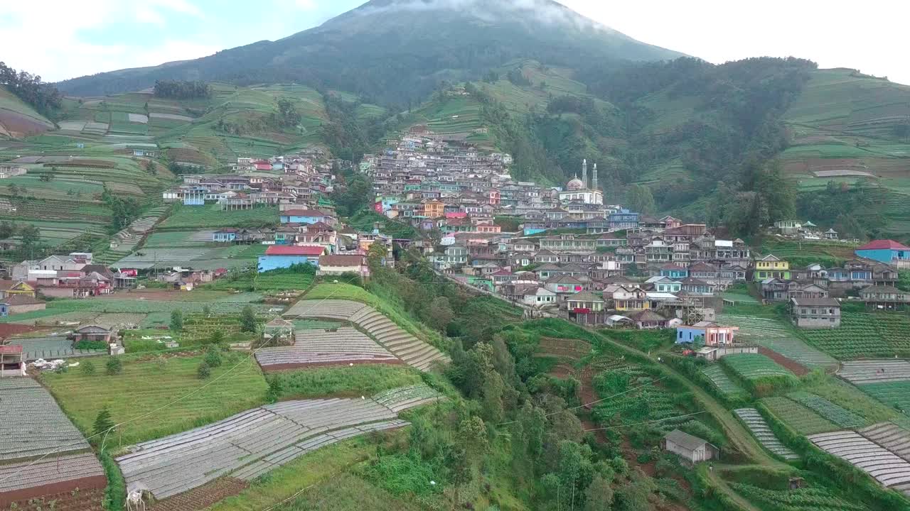 sumbing山的村庄视频素材