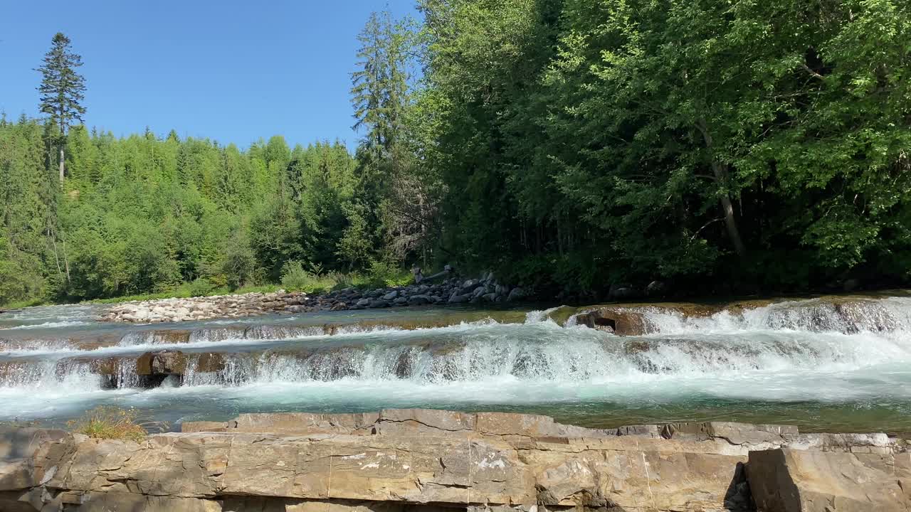 泰特拉山脉的一条河流视频素材