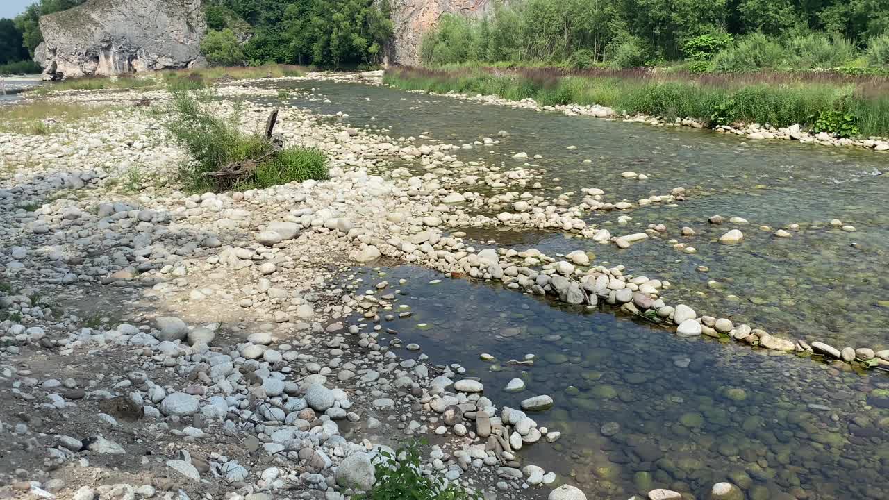 塔特拉山脉的河流视频下载