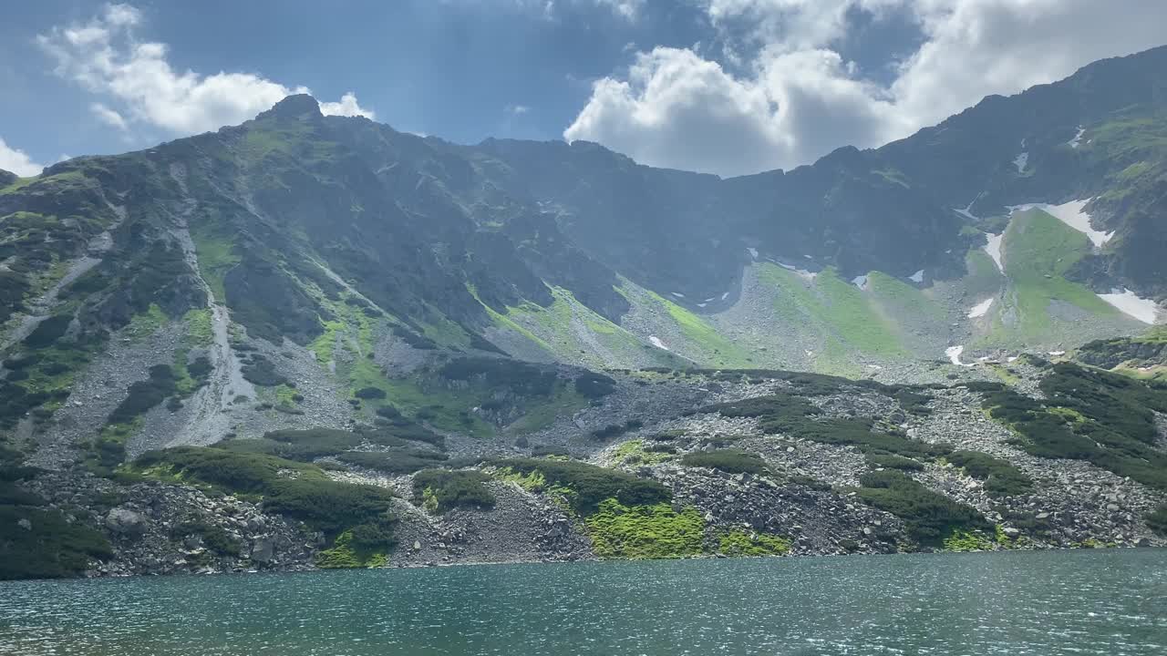 高塔特拉斯的一个池塘视频素材