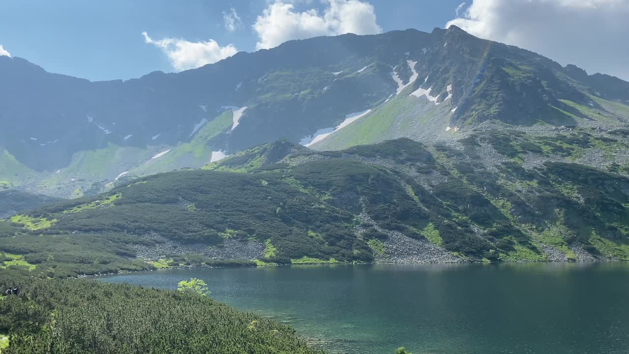 波兰高地塔特拉的一个池塘视频素材