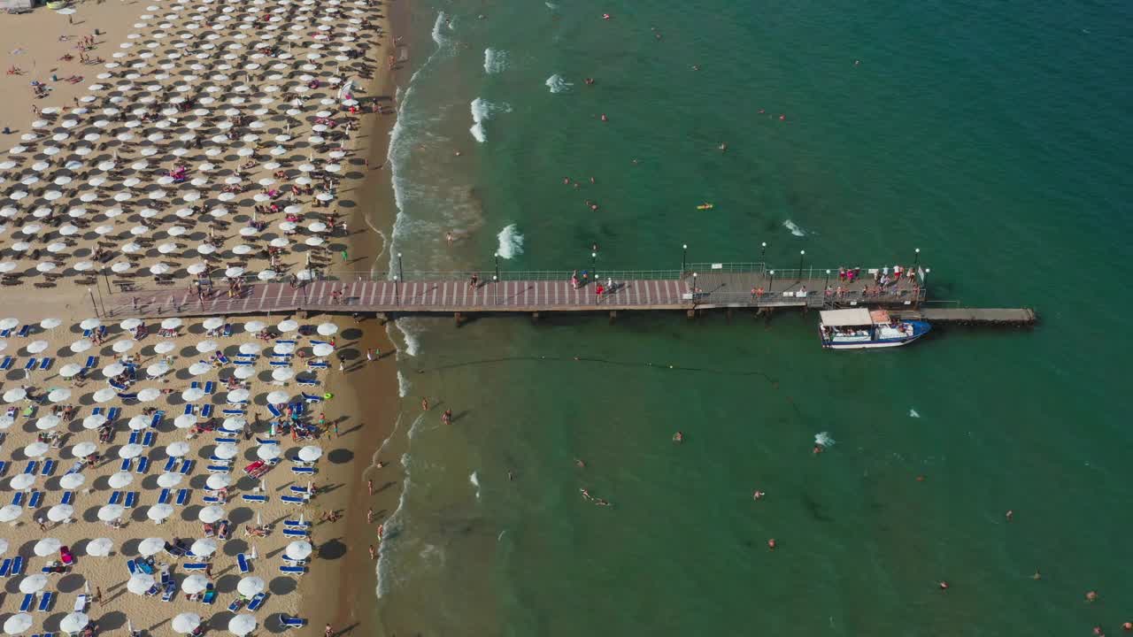 保加利亚黑海海岸的阳光海滩视频素材