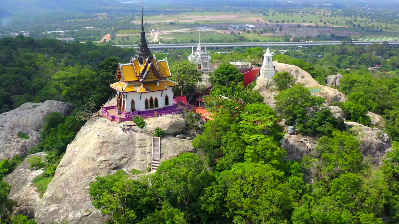 鸟瞰图卧佛寺普塔猜在萨拉布里，泰国视频素材