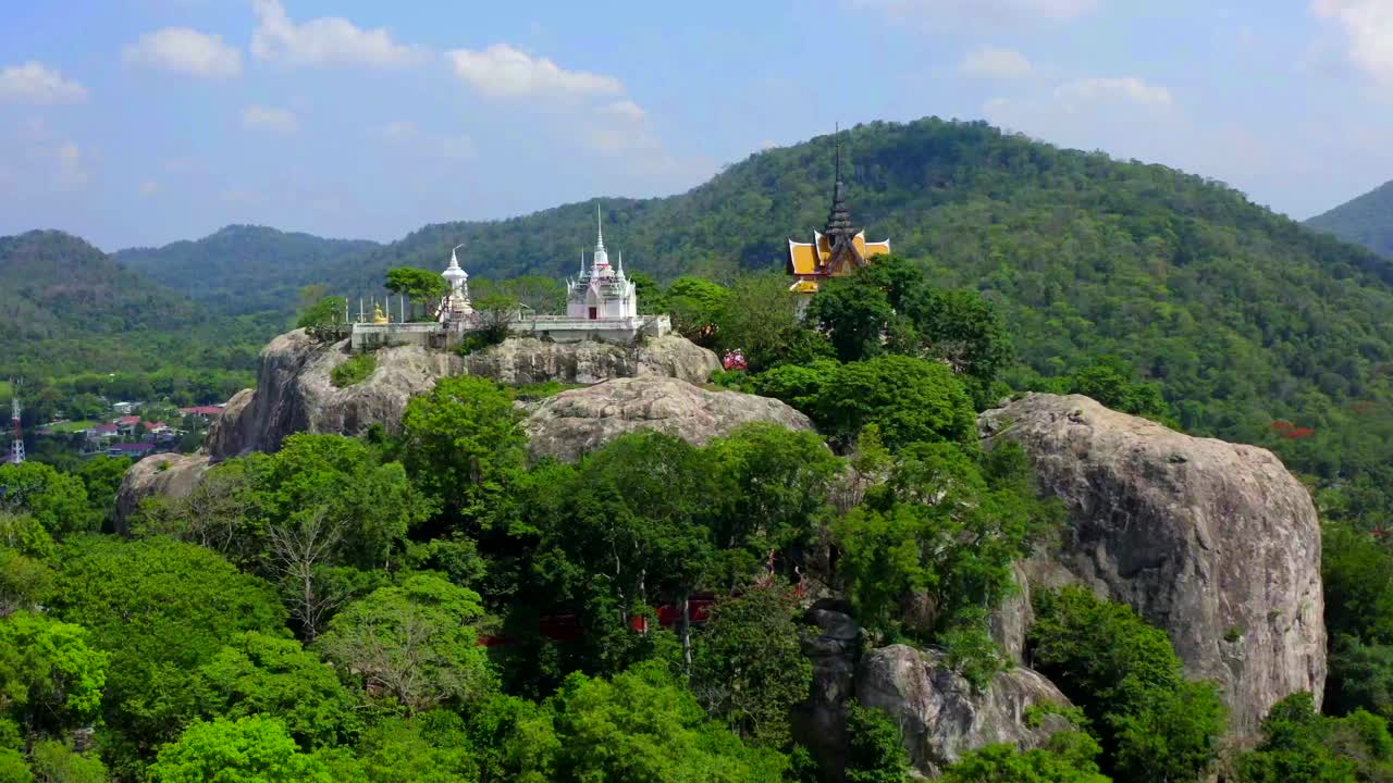 鸟瞰图卧佛寺普塔猜在萨拉布里，泰国视频素材