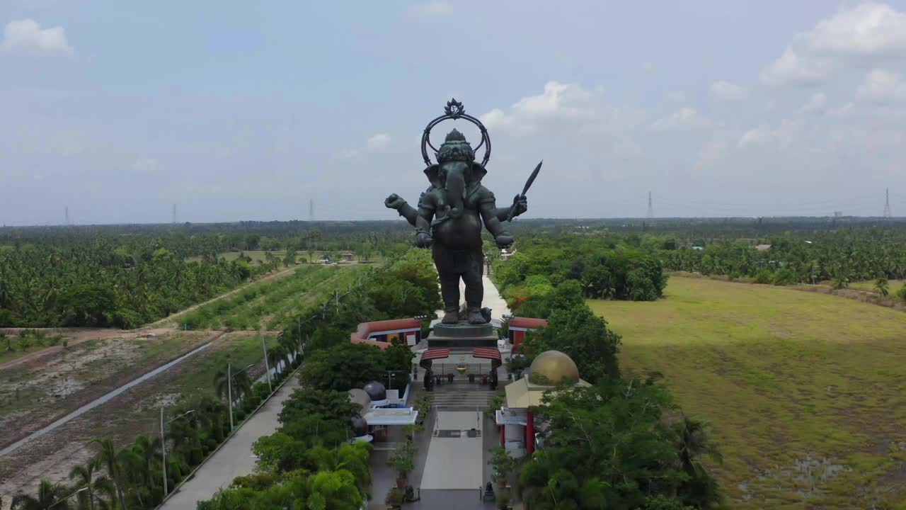 甘尼沙铜像-泰国茶春骚的klong Khuean甘尼沙国际公园视频素材