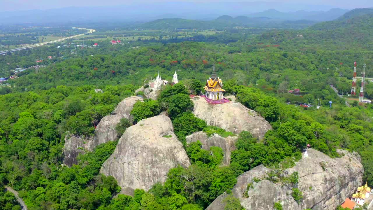 鸟瞰图卧佛寺普塔猜在萨拉布里，泰国视频素材