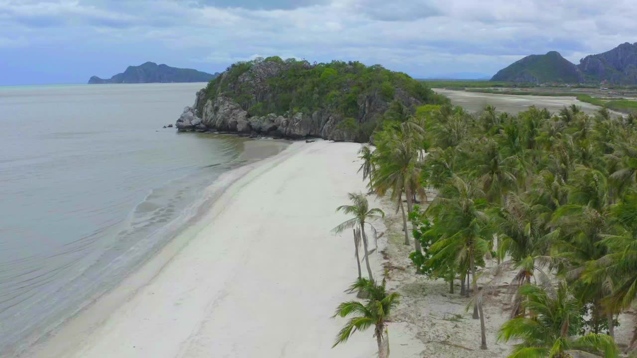 泰国Prachuap Khiri Khan国家公园的佛州海滩视频素材