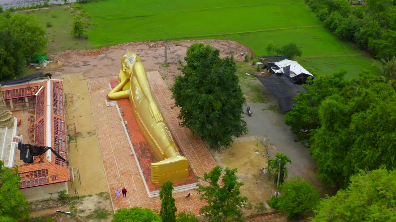 寺，卧佛和宝塔，在春武里，泰国视频素材