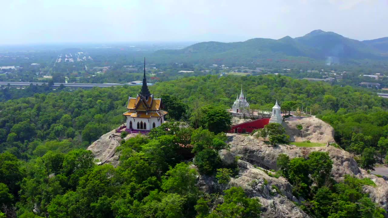 鸟瞰图卧佛寺普塔猜在萨拉布里，泰国视频素材