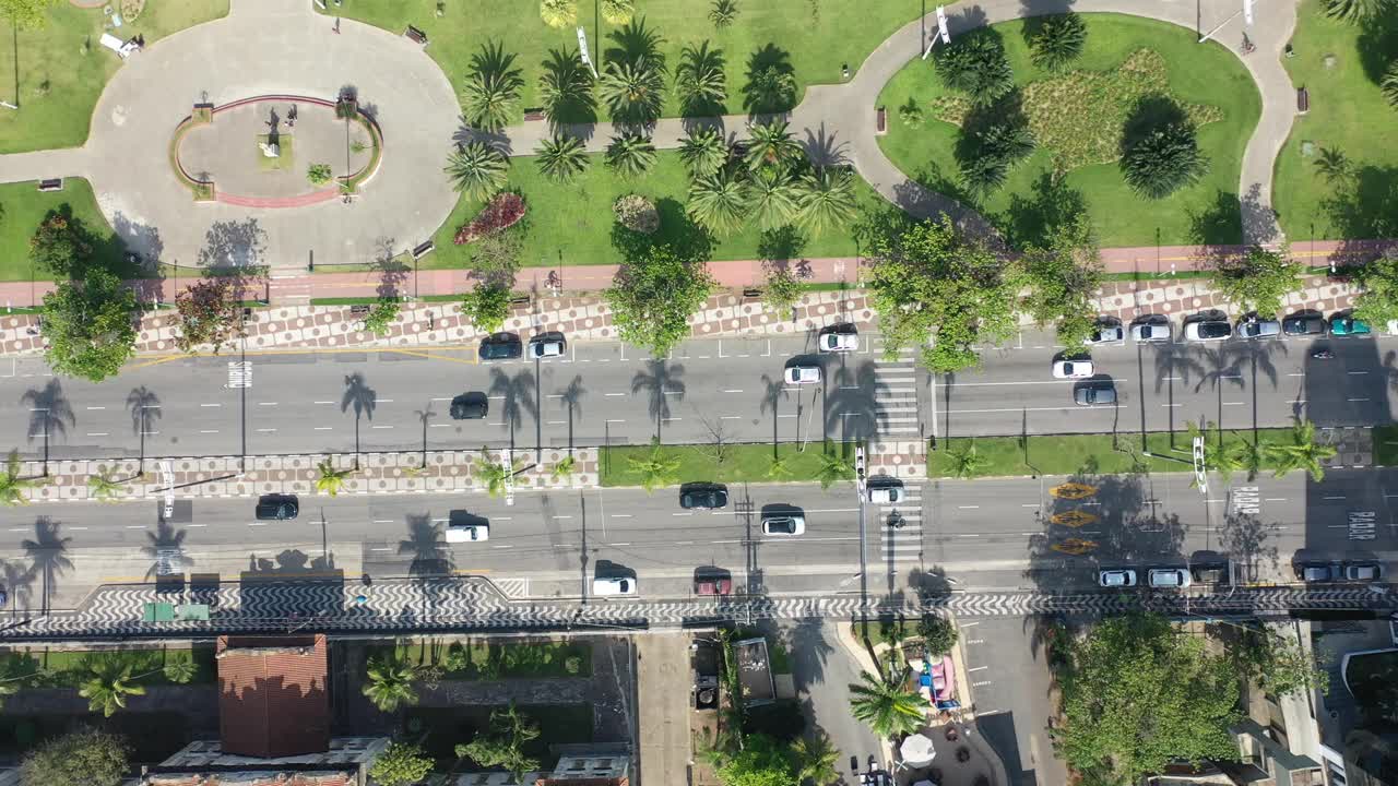 桑托斯巴西。巴西圣保罗州桑托斯海岸海湾的全景空中城市景观。海岸鸟瞰图桑托斯，圣保罗，巴西。桑托斯港口背景。空中城市景观。视频素材