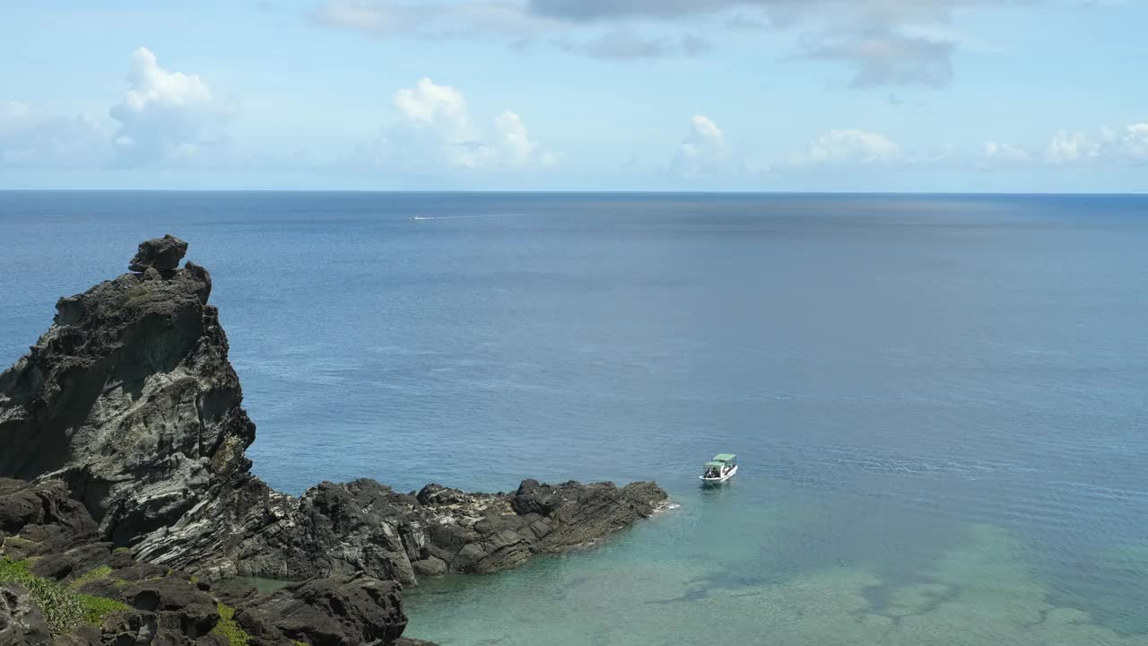 日本冲绳县石垣美丽的大海视频素材