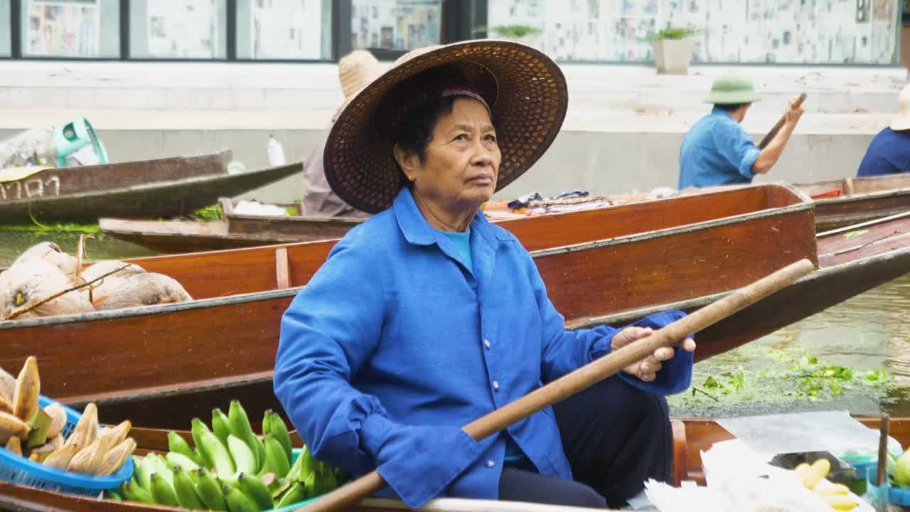 水上市场，旅游景点和购物中心的地方产品，泰国的传统文化视频素材