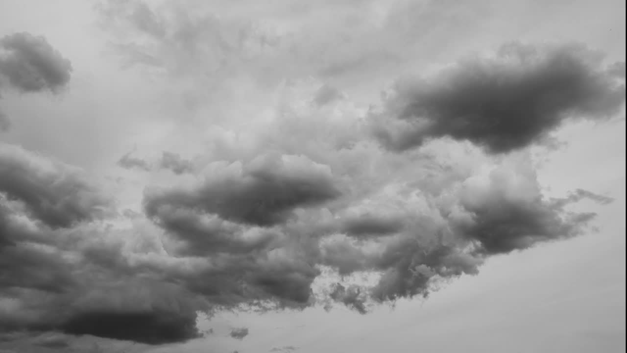 时间流逝天空乌云前下雨在泰国清迈的乡村。视频素材