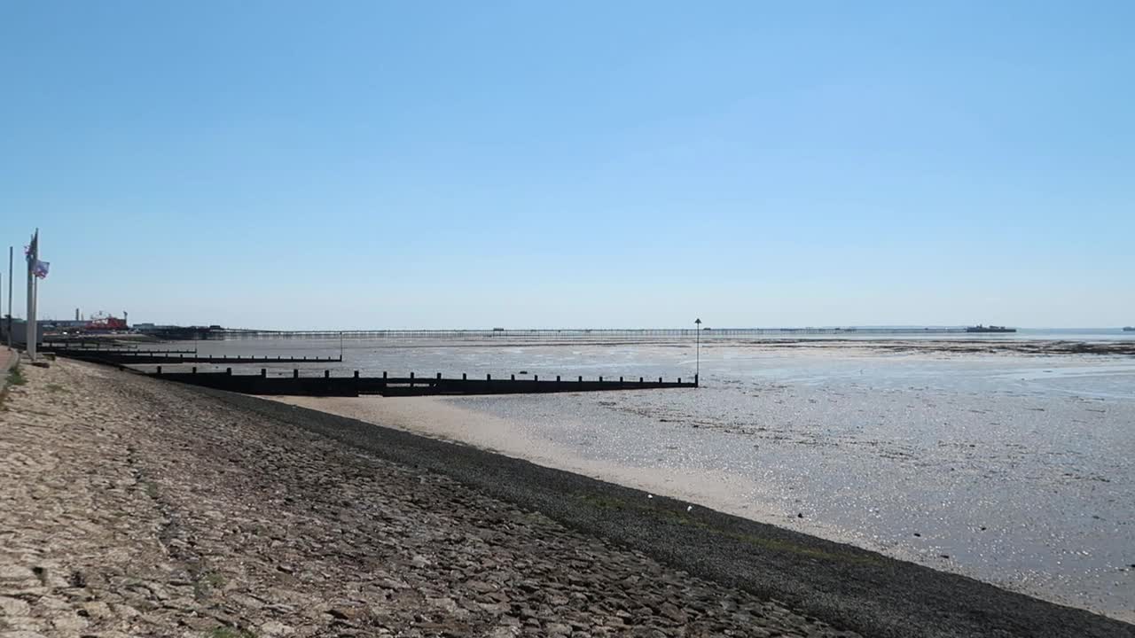 海上绍森德，维多利亚海滨码头。夏日的侧视图视频素材