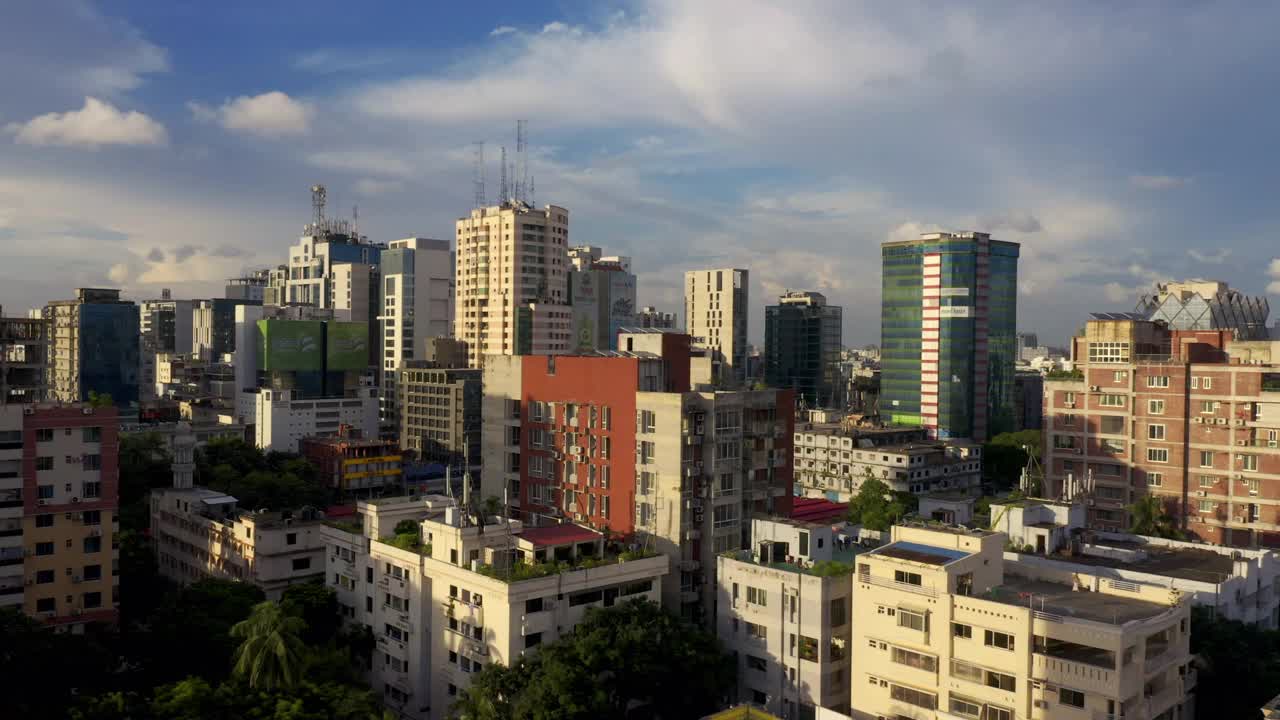 孟加拉国达卡市壮观的日落无人机视频视频素材