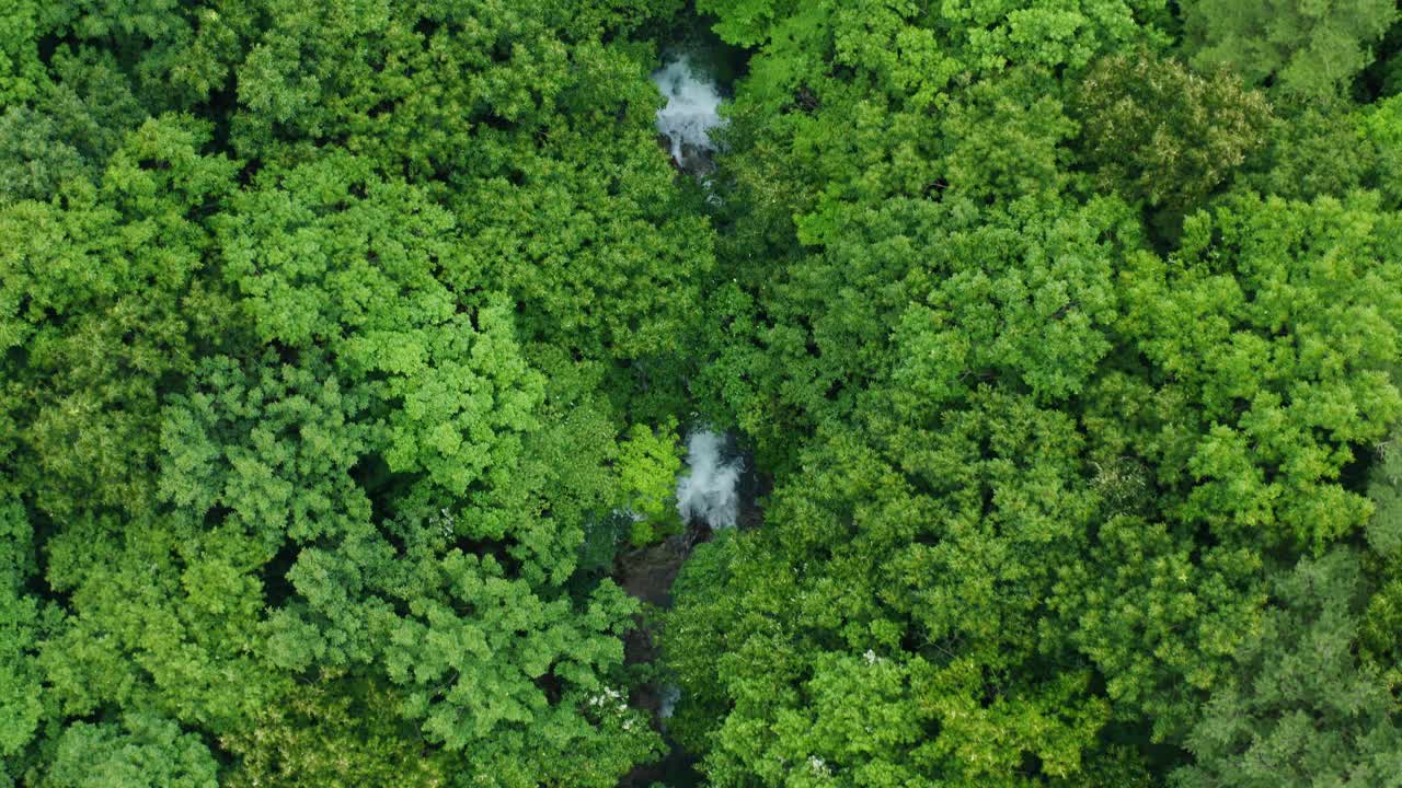 洪宁瀑布鸟瞰图视频素材