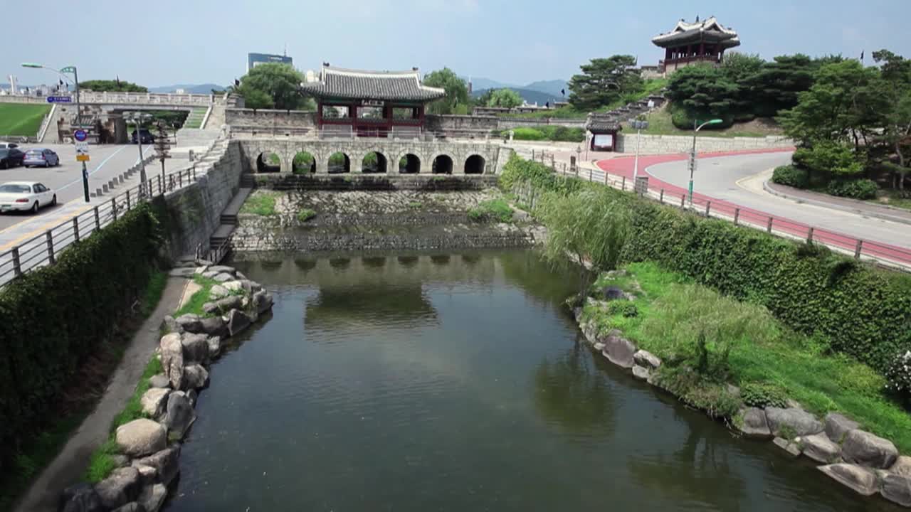 韩国京畿道水原市水原华城炮台的花洪门视频素材