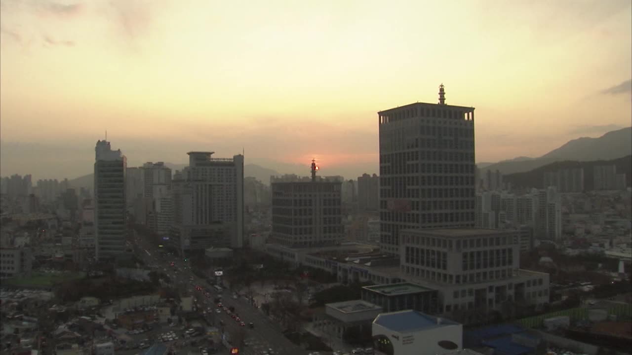 韩国釜山，从日落到夜景视频素材