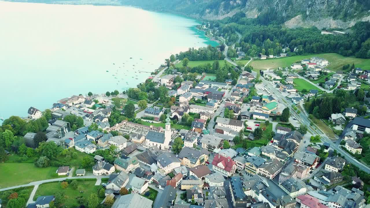 鸟瞰图圣吉尔根沃尔夫冈湖奥地利无人机飞行视频素材