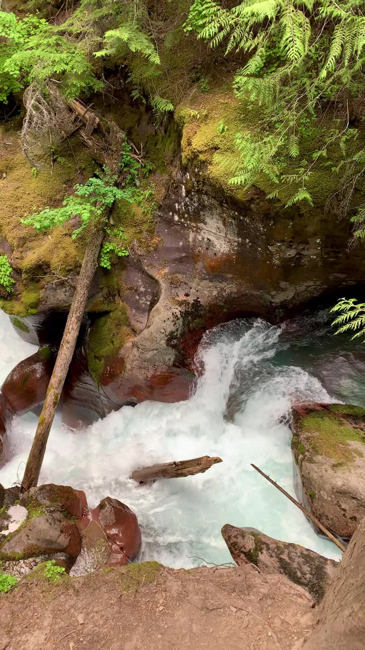 山涧的瀑布视频素材