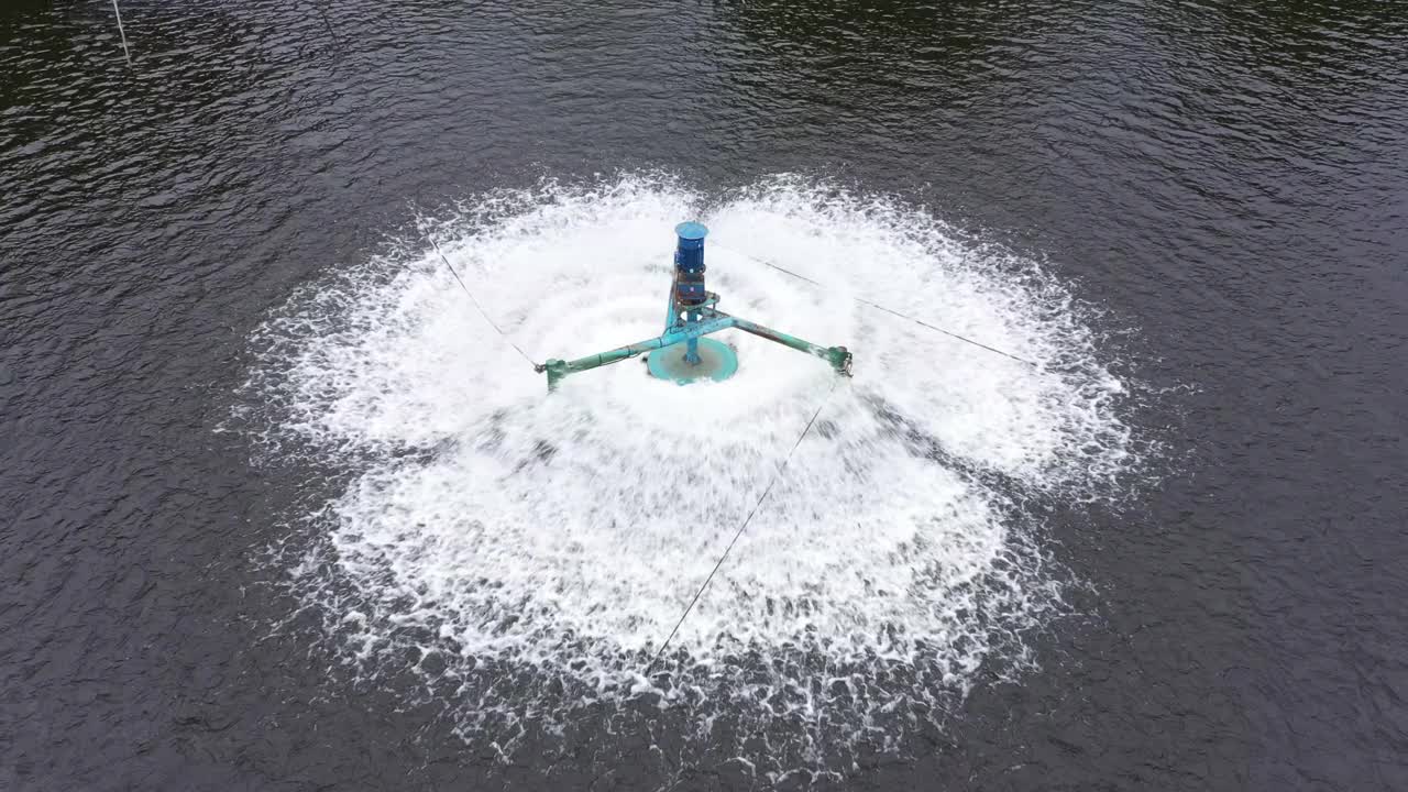 水轮机用于水处理和循环水中的氧气视频素材