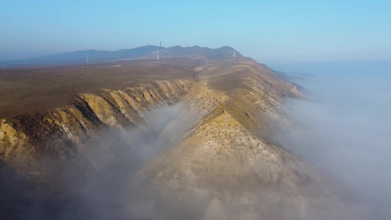 山上有雾的早晨视频素材