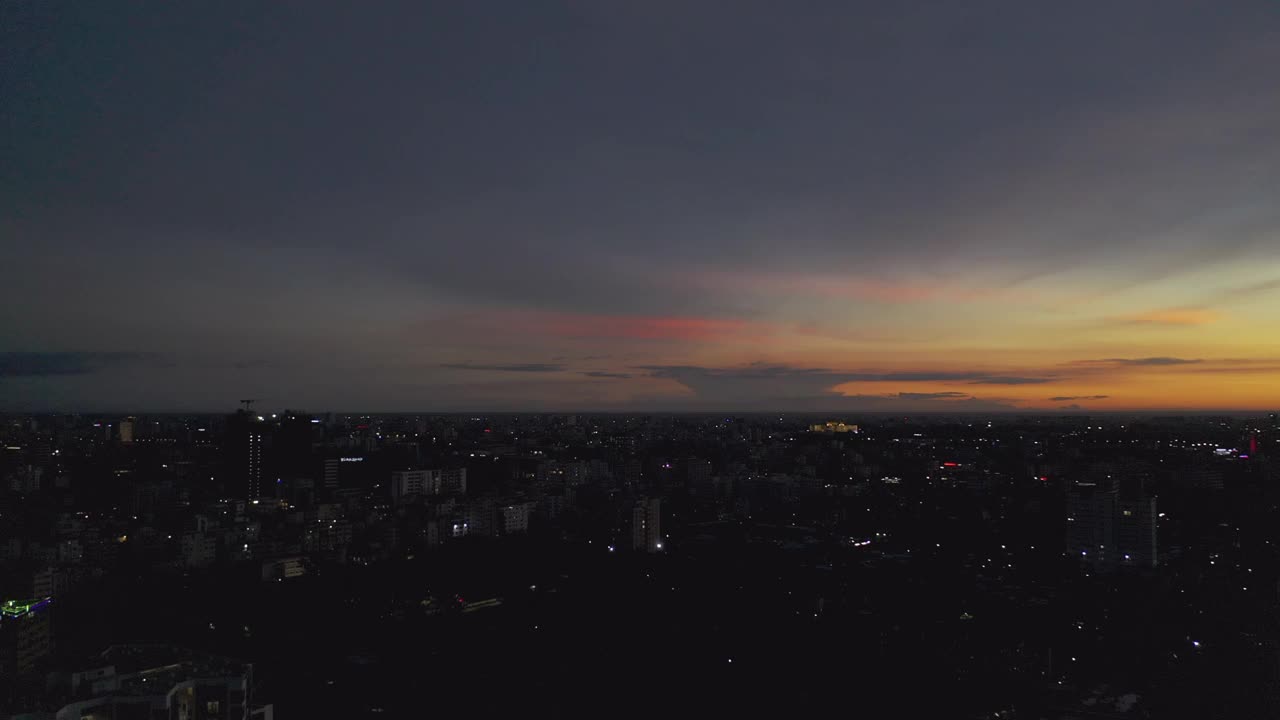 壮观的日落无人机视频的城市景观达卡，孟加拉国视频素材