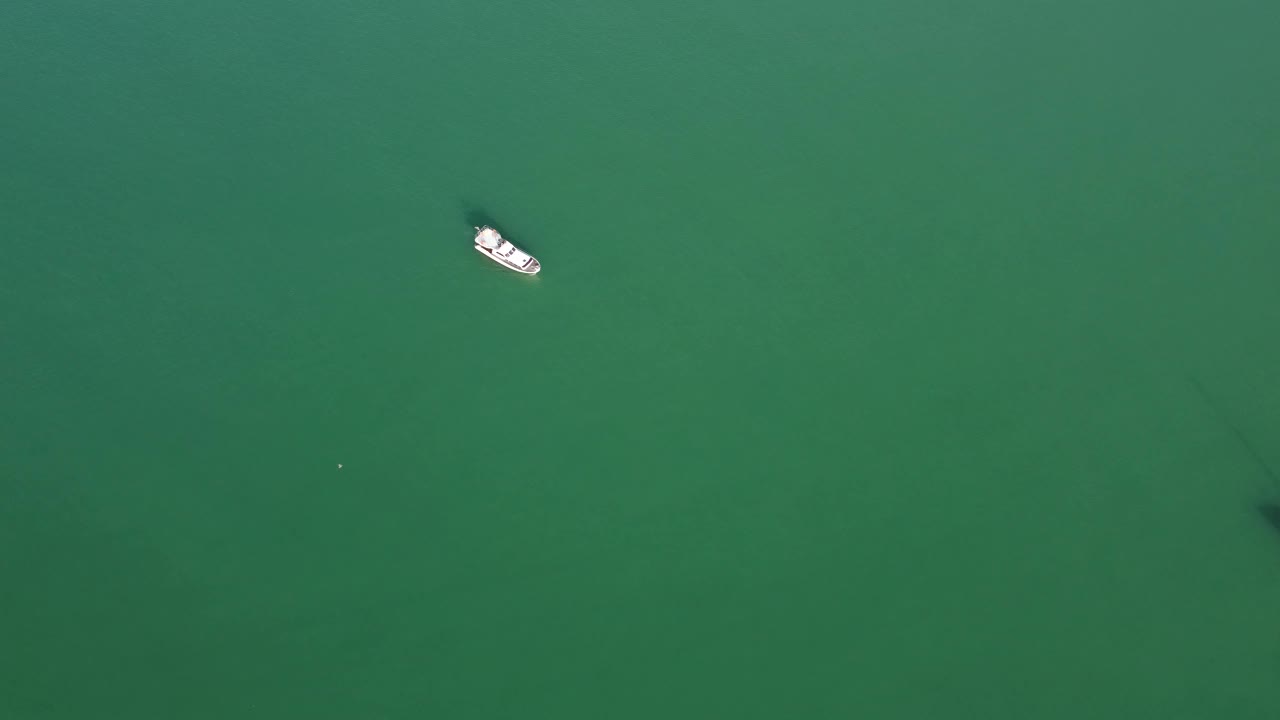 夏天海上的摩托艇视频素材