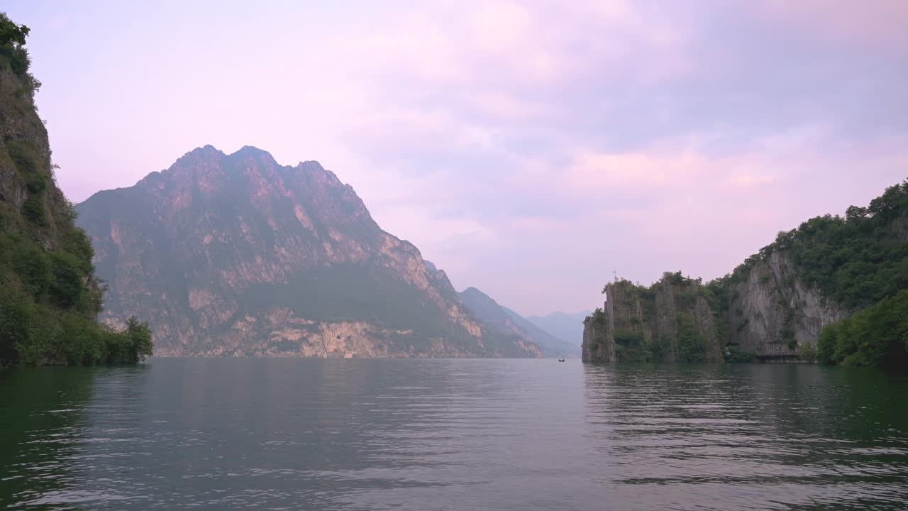 伊塞奥湖的时间流逝，靠近爱的博格湾，贝加莫视频下载