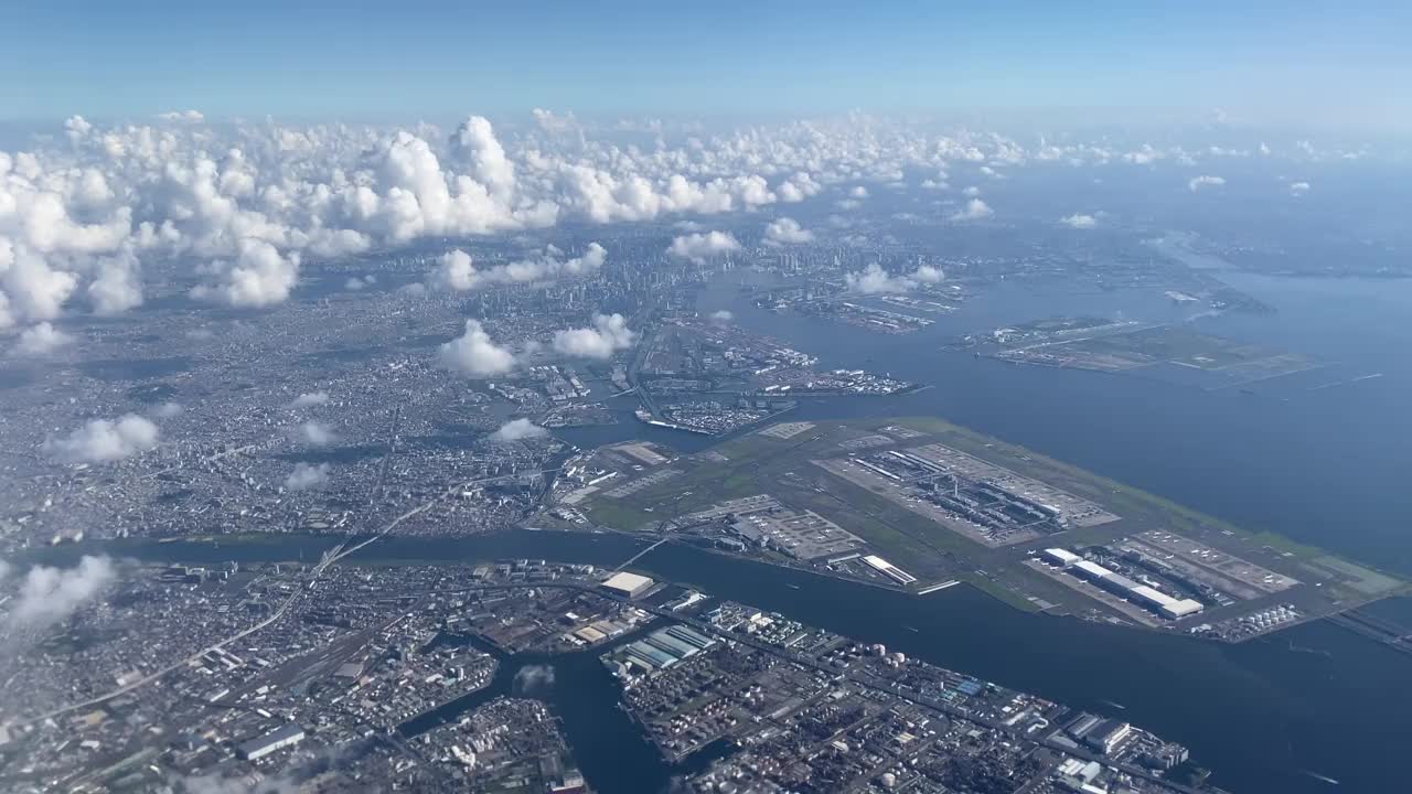 从飞机窗户看出去的风景视频素材