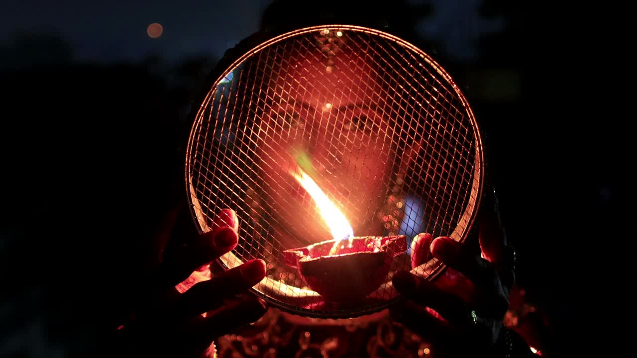 在晚上庆祝女人节视频素材