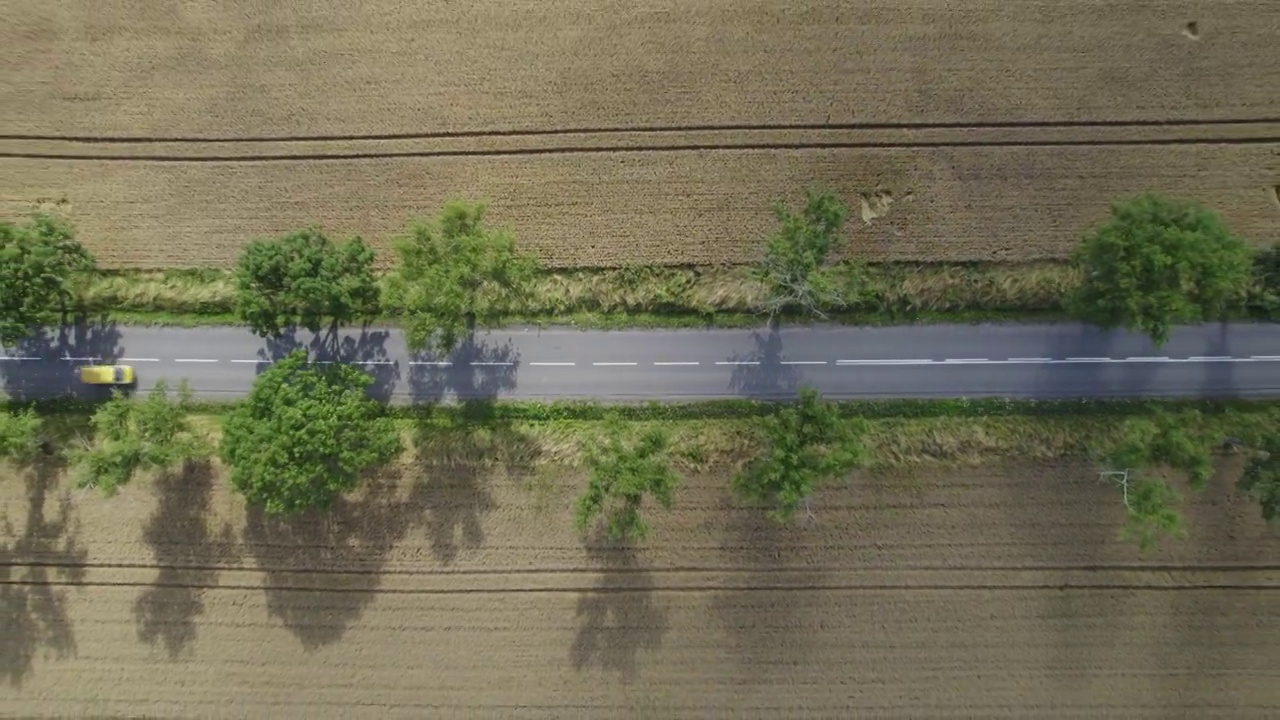 乡村景观中的乡村道路(空中)视频素材