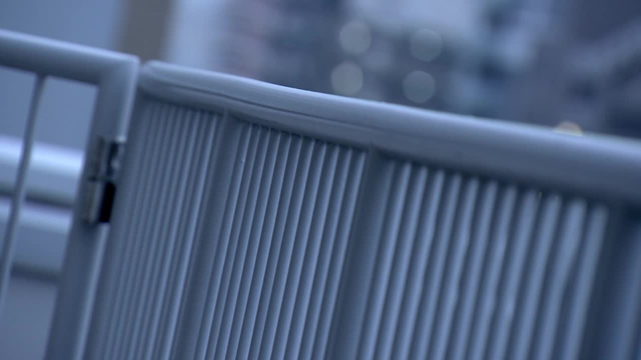 POV, Looking Rooftop Fence，东京，日本视频素材