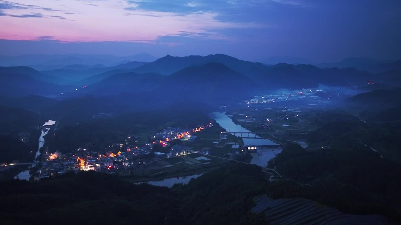 夜晚的小村庄视频购买