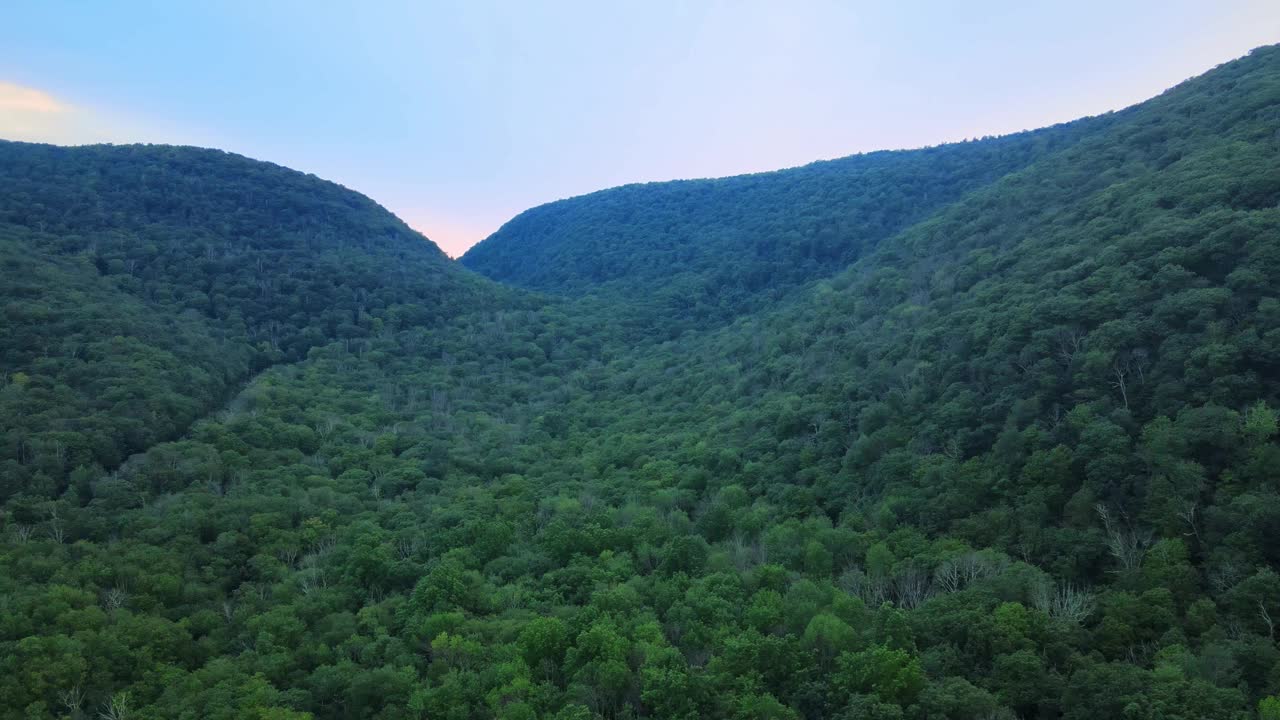 阿巴拉契亚山脉夏季无人机拍摄的画面视频素材