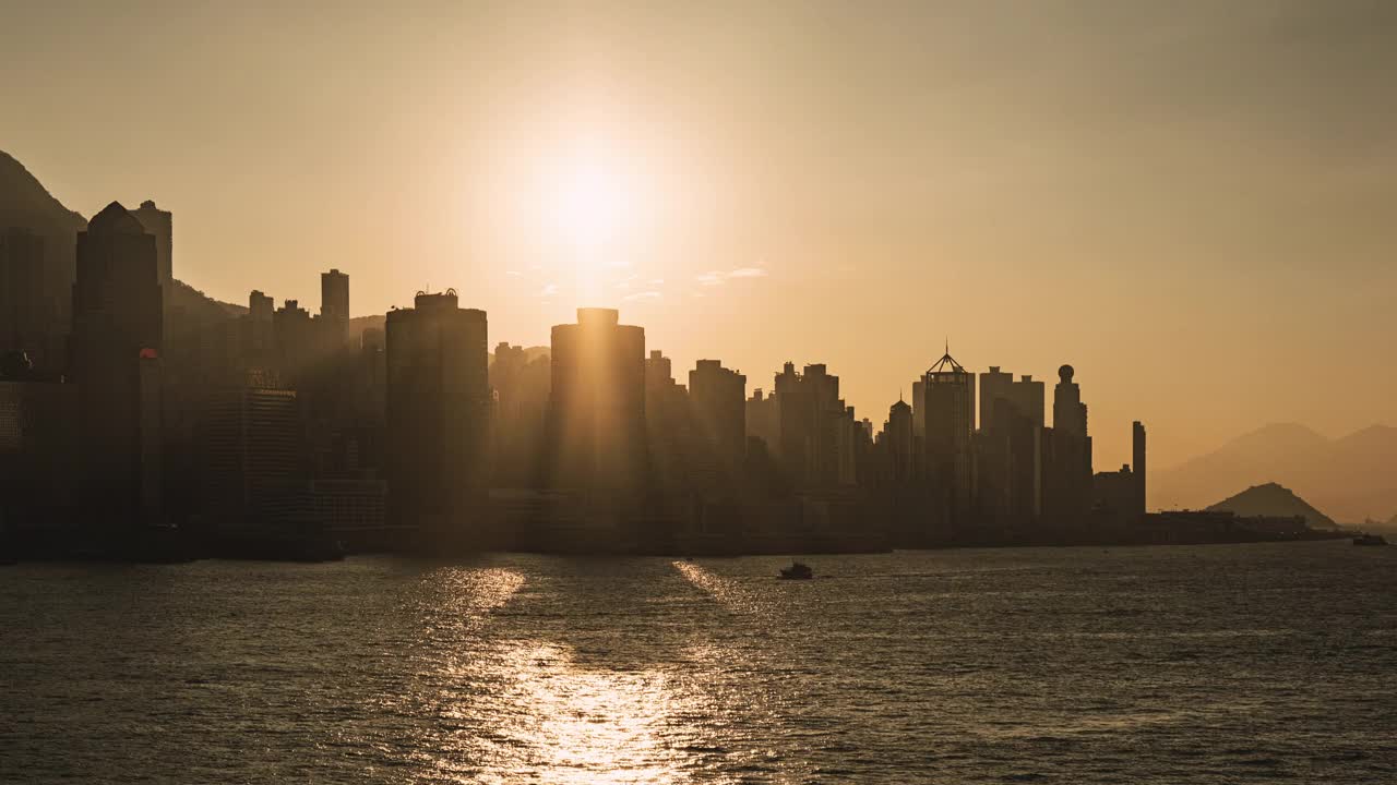 从海港城到香港中环，令人惊叹的橘色日落视频素材