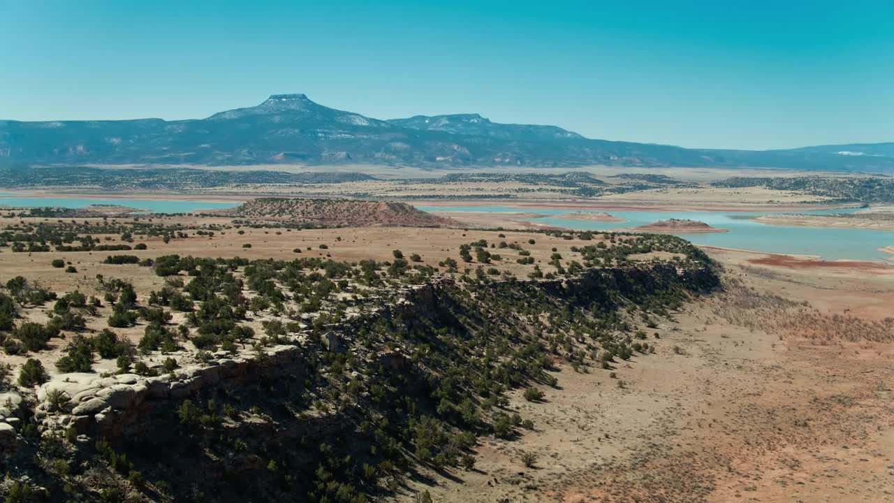 Abiquiú Ghost Ranch附近的水库，NM视频素材