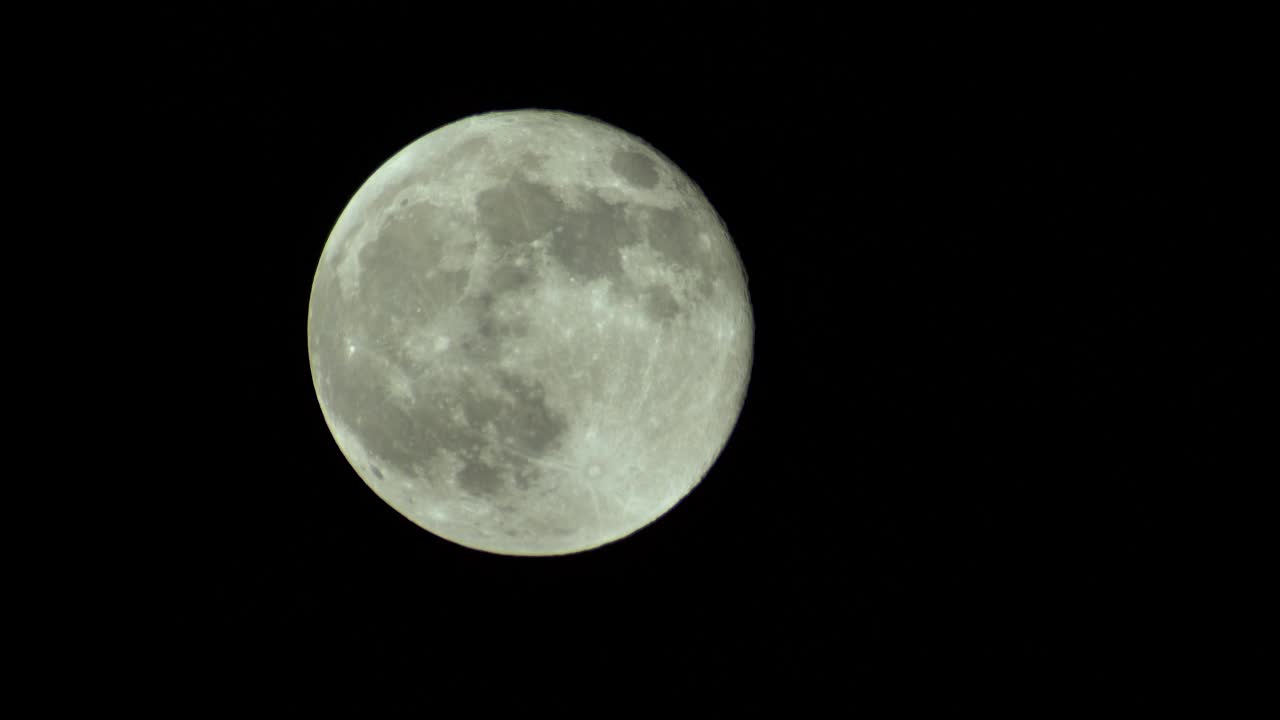 夜空中有一轮满月视频素材