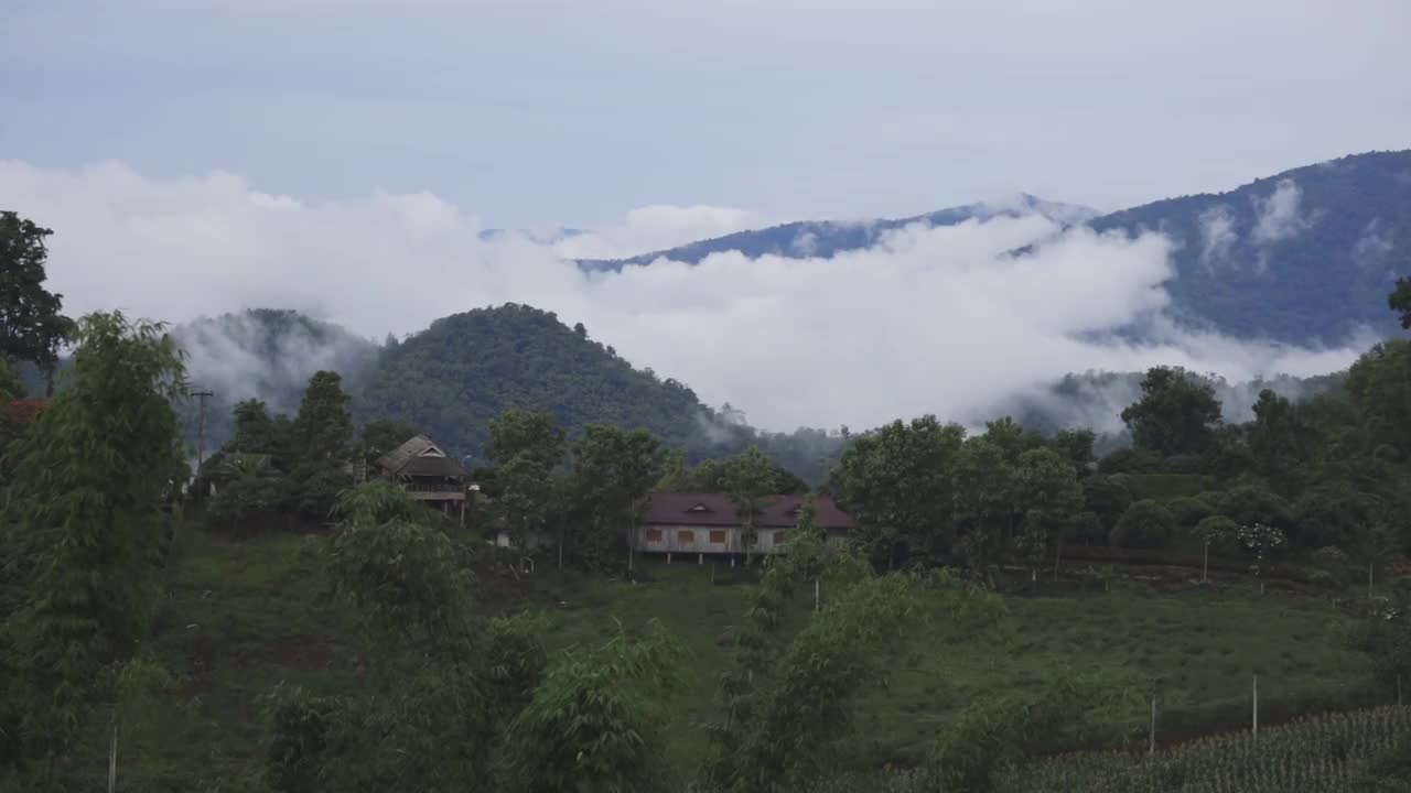 日落泰国在山上的自然视频素材