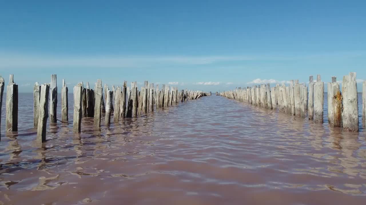 波光粼粼的红盐湖水面-视频素材视频素材