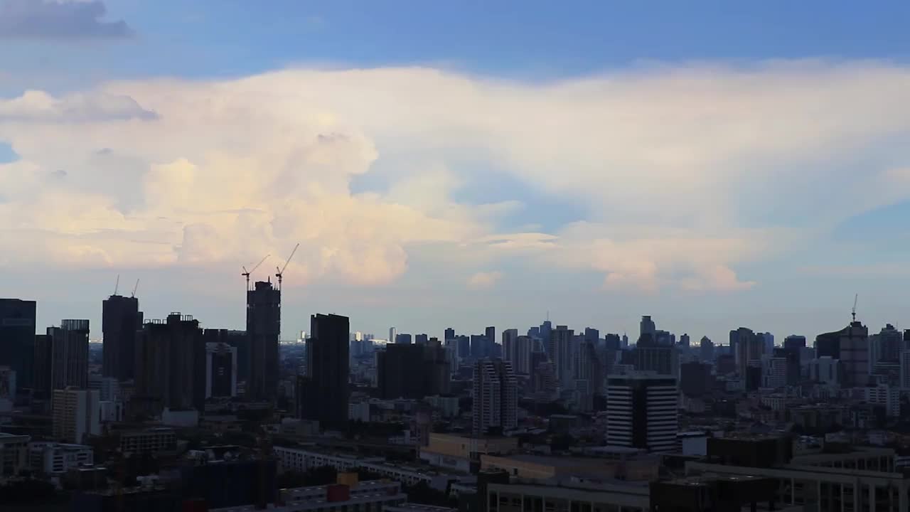 泰国首都曼谷摩天大楼的城市全景。视频素材